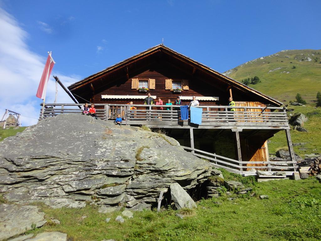 Hotel Haus Eder Burgi Nikolsdorf Exterior foto