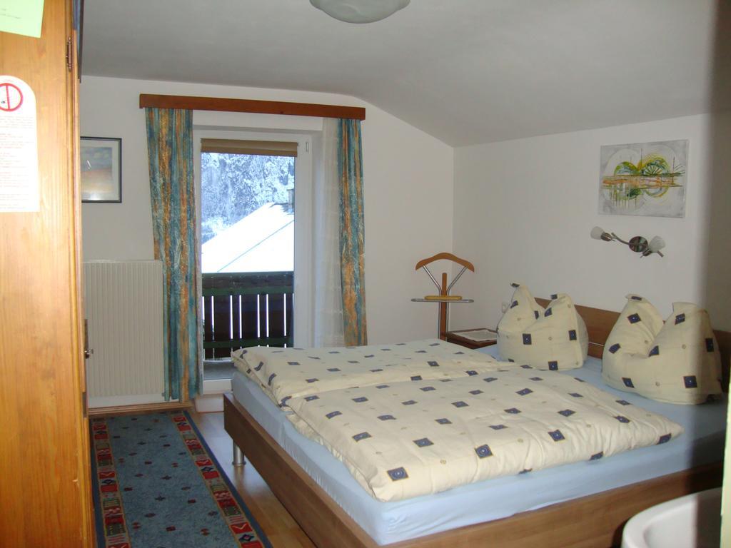 Hotel Haus Eder Burgi Nikolsdorf Zimmer foto