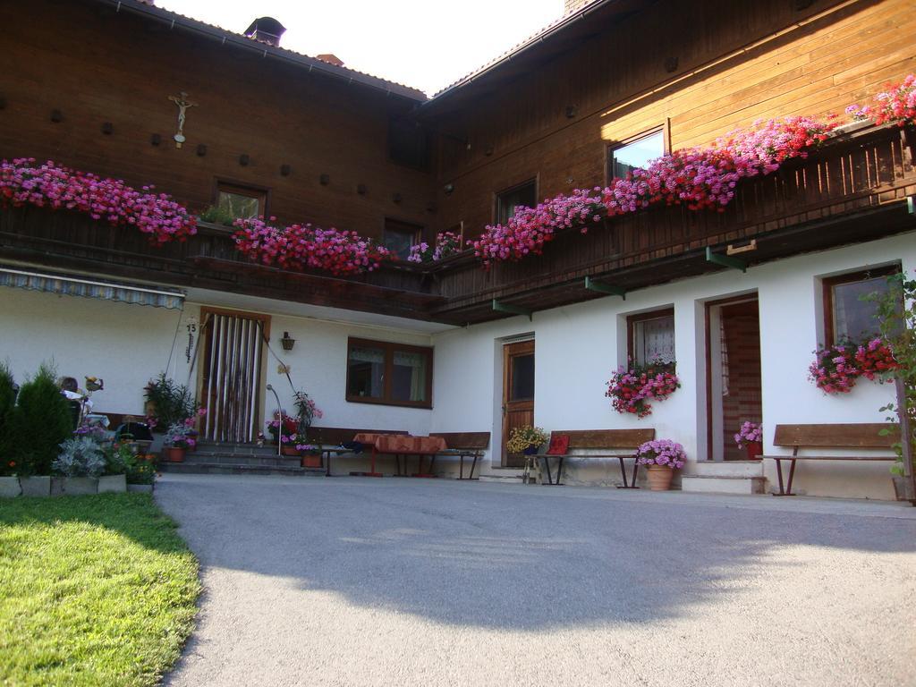 Hotel Haus Eder Burgi Nikolsdorf Exterior foto