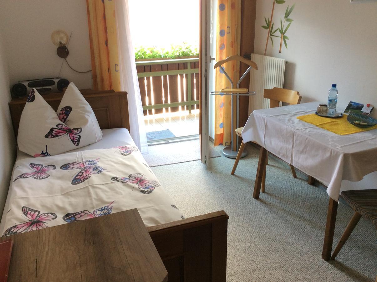 Hotel Haus Eder Burgi Nikolsdorf Zimmer foto